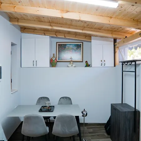 Apartment Luxury Square 21 *