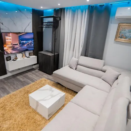Luxury Square 21 *