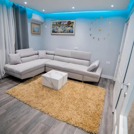 Luxury Square 21 Apartment *