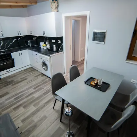Apartment Luxury Square 21 *