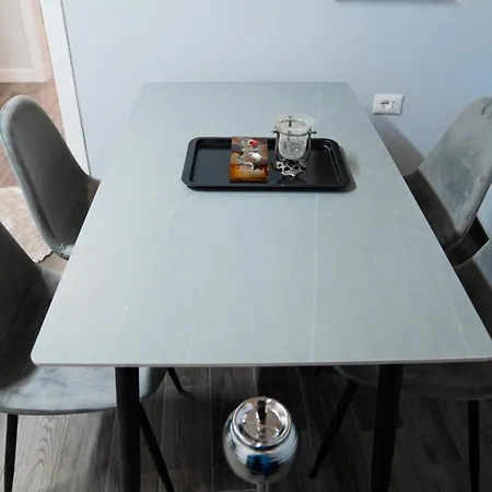 Apartment Luxury Square 21 *