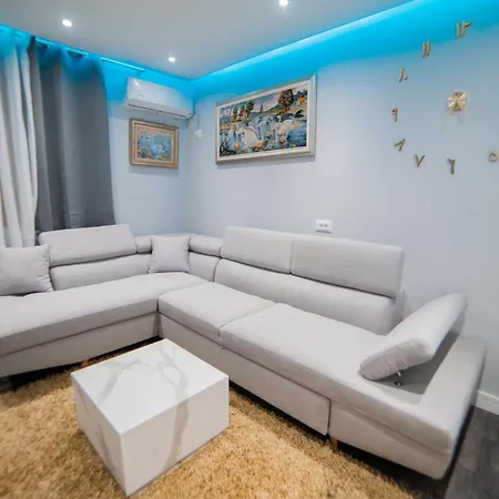 Luxury Square 21 * Tirana